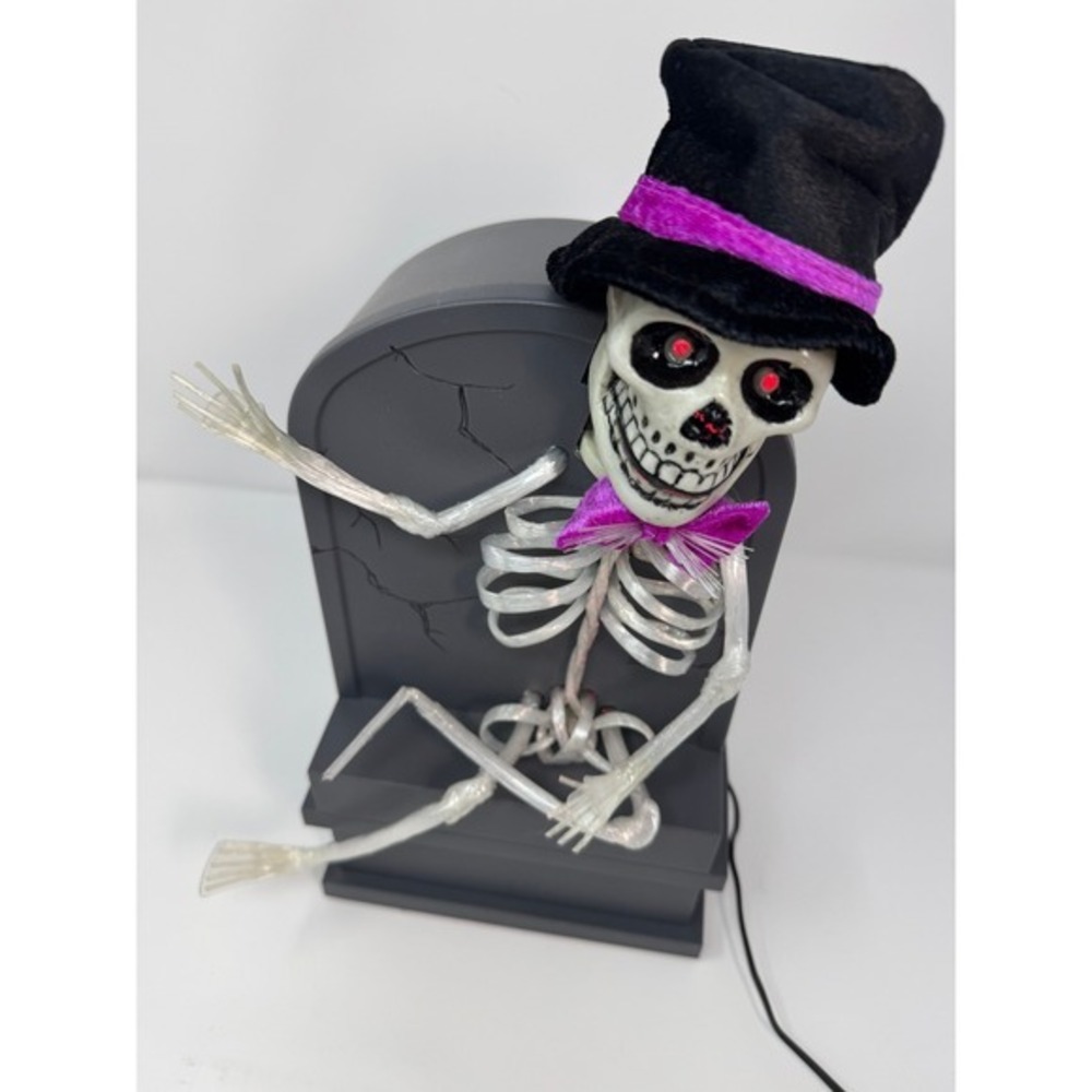 Fiber Optic Graveyard Gary The Glowing Ghoul Halloween Skeleton w Box